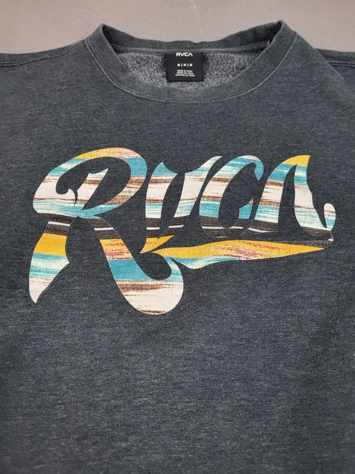 Sudadera RVCA Para Hombres Gris Medio Cuello Redondo Spellout Ligera MMA Pullover Foto 2 de 4