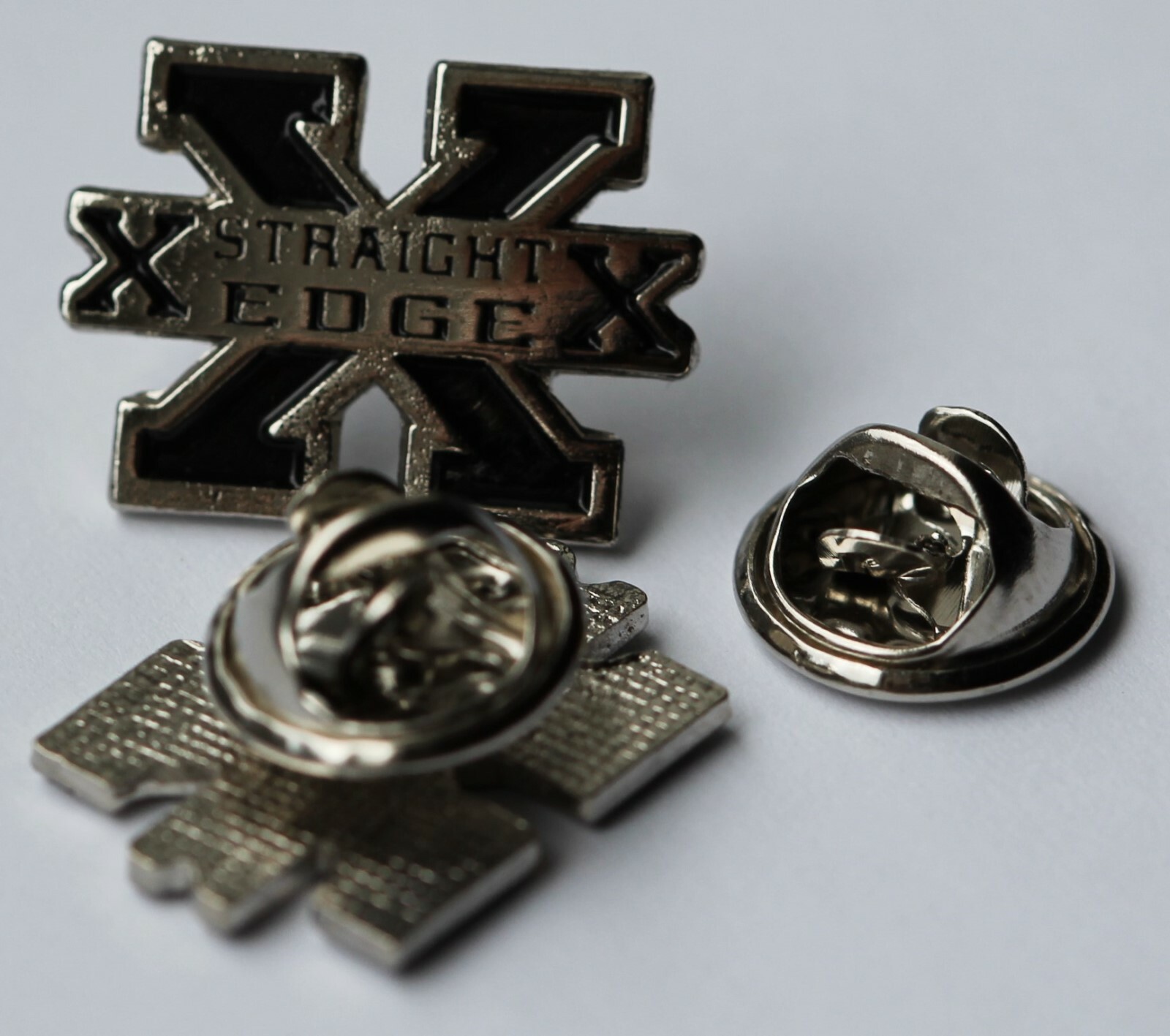 STRAIGHT EDGE BLACK PIN (MBA 712)