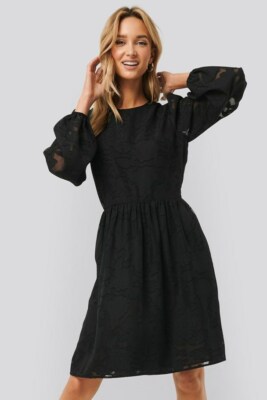 NA-KD Flowy Flower Applique Kleid Schwarz Gr. 38