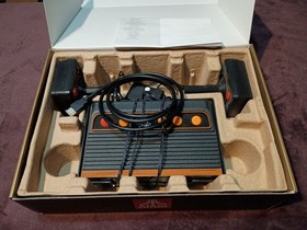 Atari Flashback 8 Gold Deluxe HD Console Wireless Controllers - Gold Used