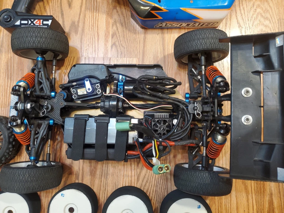 LOT 1:8 6S 4WD Team Associated RC8B3E B3.1E RC Car Buggy RTR Charger Extras B3E - Image 3 of 4