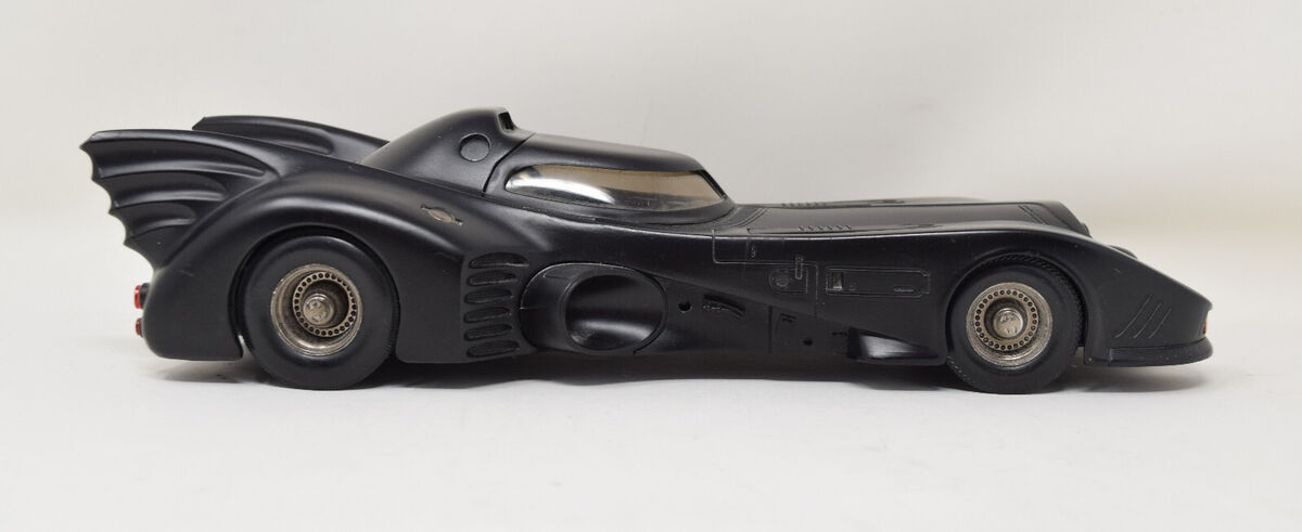 Batmobile Batman Returns Hot Wheels 2003 Die Cast Metal Car Batmobile Batman Returns Hot Wheels 2003 Die Cast Metal Car