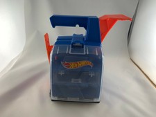 hot wheels track builder display launcher with 2 vehicles