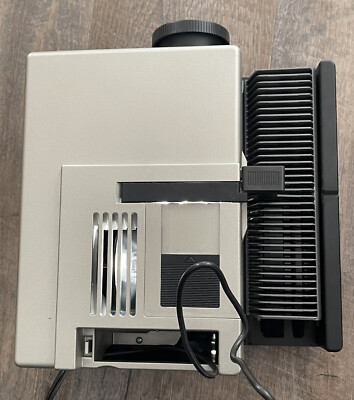 Leica Pradovit P 150 Slide Projector P150 w/ Bag ** For Parts