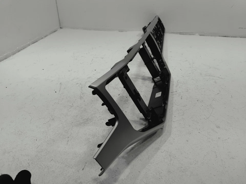 2018-2019 VOLKSWAGEN ATLAS DASH PASSENGER SIDE TRIM COVER W/ AIR VENT GRILLE OEM - Imagem 3 de 4