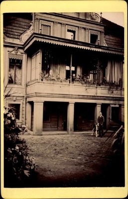 Photo Potsdam, residential building Spandauer Straße, residents, dog, July... - 10572714