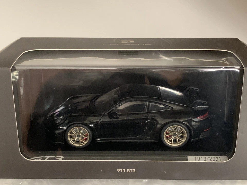 Porsche 911 GT3 (992) 2021 Jet Black Metallic Лимитированная серия Minichamps 1:43 - Изображение 2 из 4
