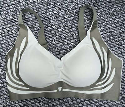 Soft Seamless  Green  Bra Size 34B, Padded, Non Wired , New, No Shop Tag