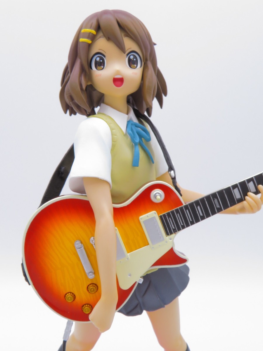 K-ON! Figure - 2011 Hirasawa Yui w/ Guitar - Banpresto SQ 8 K-ON! Figure - 2011 Hirasawa Yui w/ Guitar - Banpresto SQ 8