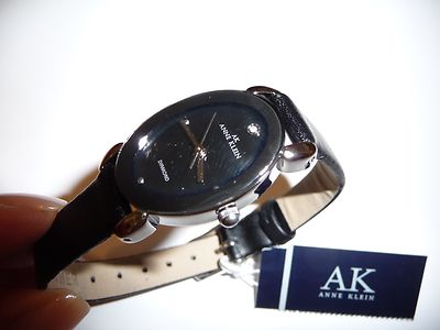 Vintage Anne Klein Women display picture 1
