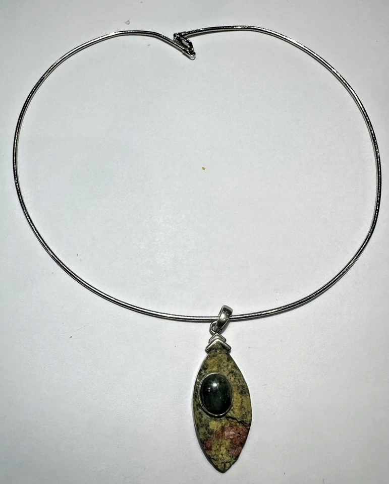 卵石粉色绿色 Unakite 纯银 15.5 英寸欧米茄丝复古项链 — 第 2/4 张图片