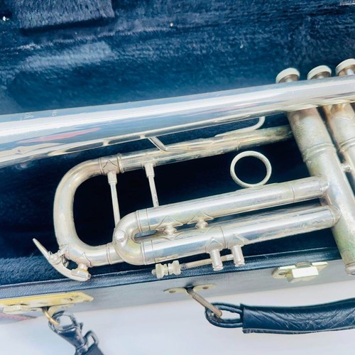 Bach Stradivarius Model 37 Trumpet Operation checked w/Case Brass instruments - Picture 8 of 12