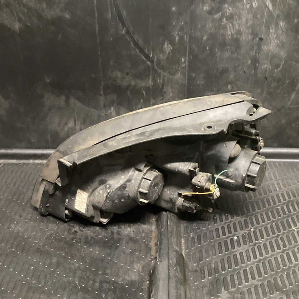 Faro halógeno delantero derecho Kia Carens 2008 lado del conductor A044936 Foto 3 de 4