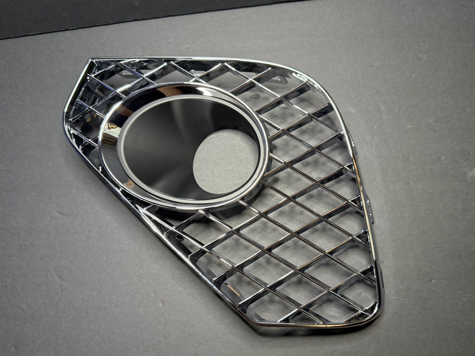 Bentley Continental GT 2019-2024 Left Outer Bumper grille Chrome P/N 3SD807647B