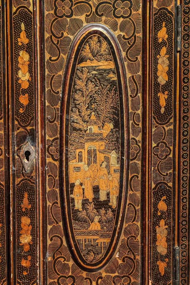 Amazing Antique Chinese Export Gilt Decorated Black Lacquer Jewelry Cabinet - Image 3 of 4