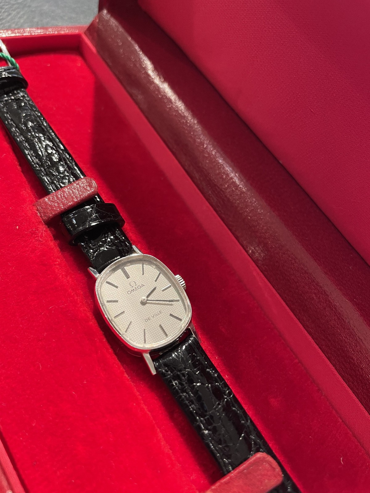 Omega Vintage DeVille 9334 - 18ct W/G Elipse Shape Small image 3