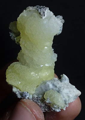 43 Grams Natural Lemon Yellow Brucite Unqiue Structured Specimen
