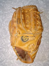 WILSON A2247 Bruce Sutter Cy Young Award Winner 12" LHT Baseball Glove
