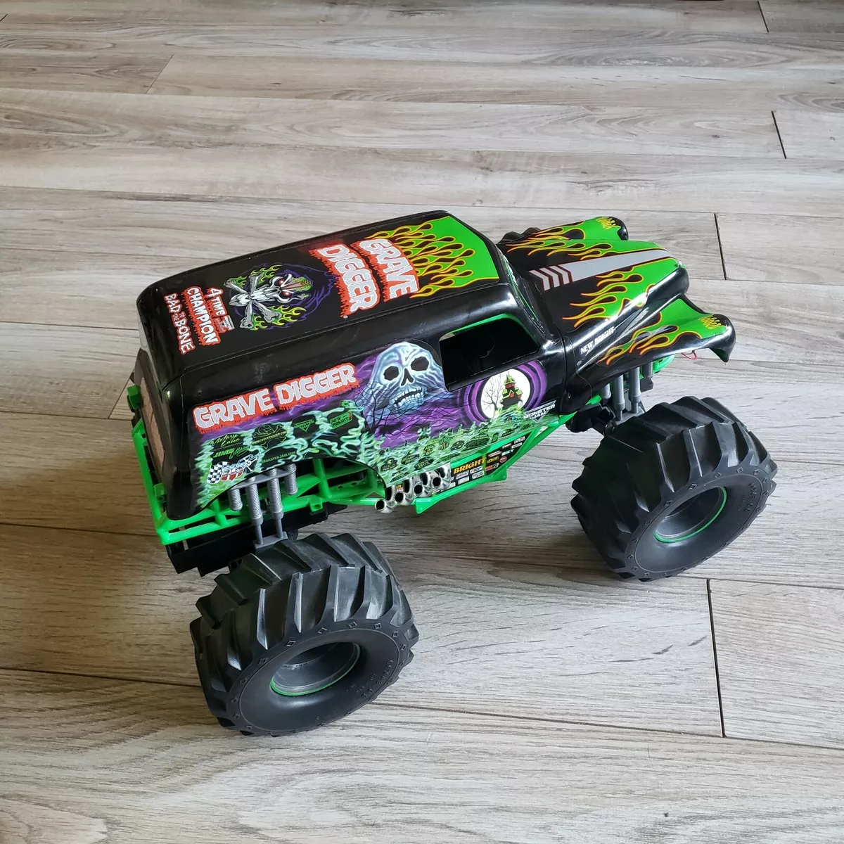 New bright monster jam grave digger 2025