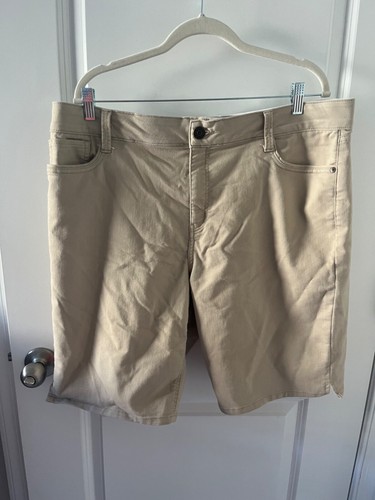 Liz Claiborne Damen hellbraun mittelhohe Sara Shorts Größe 18