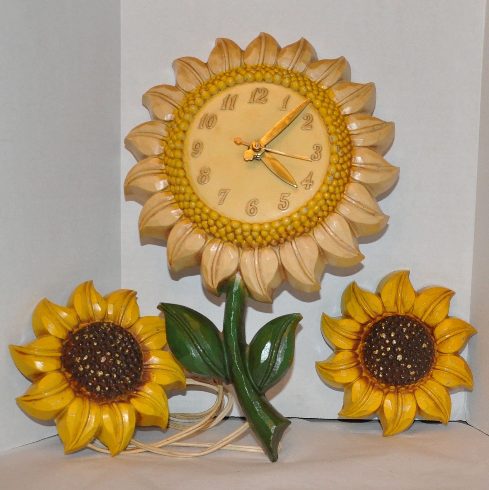 VTG Sexton Sunflower Clock With 2 Flower Accent Pieces Works Metal 1967 MCM 13"