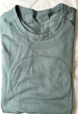 Lululemon Swiftly Tech Short Sleeve Relaxed Fit Sz 6  Sage Green