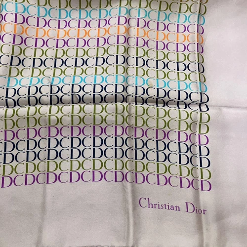 Christian Dior foulard en soie multicolore motif logo DC 29,5 x 29,5 po