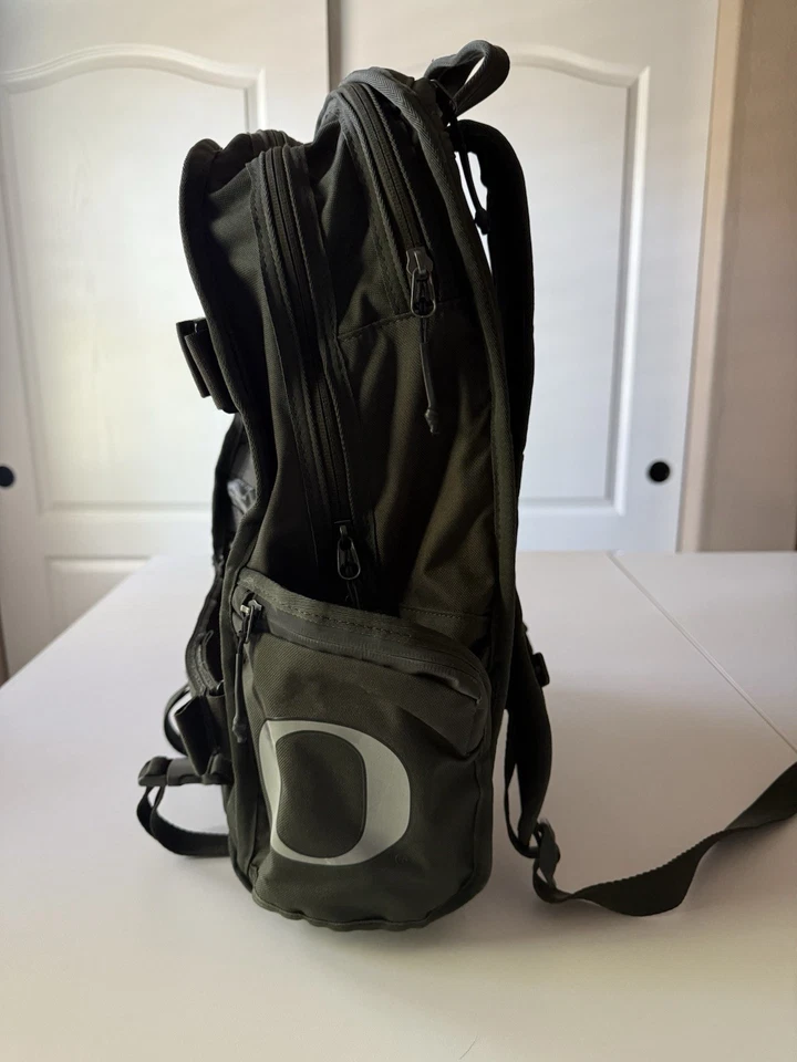 Oregon Ducks Team Issued PE Backpack Football Nike - Image 3 of 4
