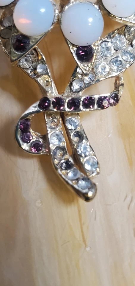 Broche prendedor retro de diamantes de imitación piedra púrpura rodeado de bonitos cabujones Foto 3 de 4