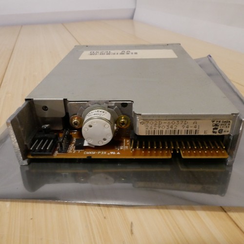 YE Data YD-702D-6037D A 1.44MB 3.5in Floppy Disk Drive - Tested & Working 35 - Afbeelding 4 van 9