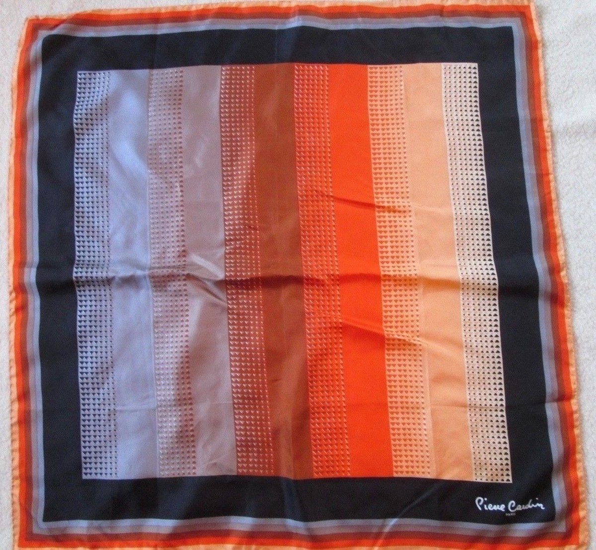 Foulard En Soie Pierre Cardin Vintage 90x90 Cm - Noir Et Blanc, Occasion, Qualité Haute