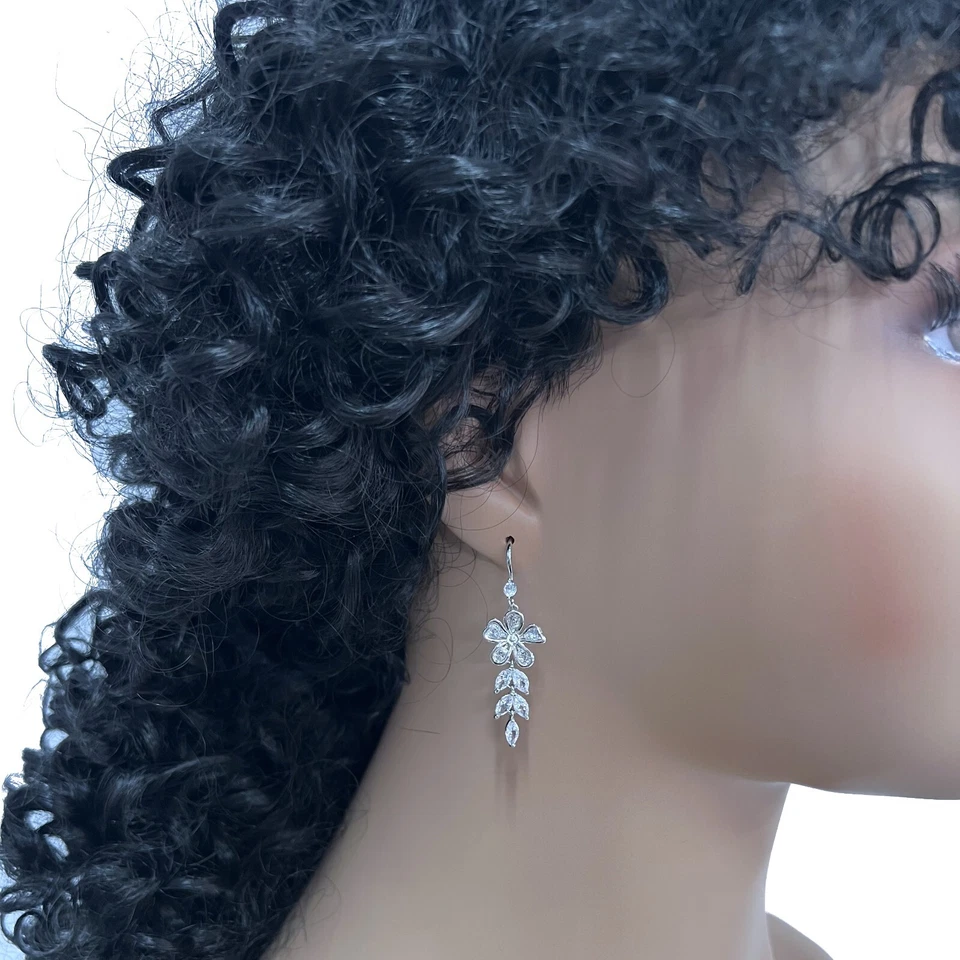 Orecchini Fiori Delicati Donna pl. Oro Bianco 18K Cristalli Zirconi  MM01 - Immagine 3 di 4