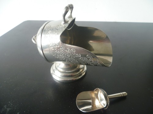 An Antique 'Barker Ellis' Floriate Pattern, Silver Plated Sugar Scuttle & Scoop - Picture 7 of 11