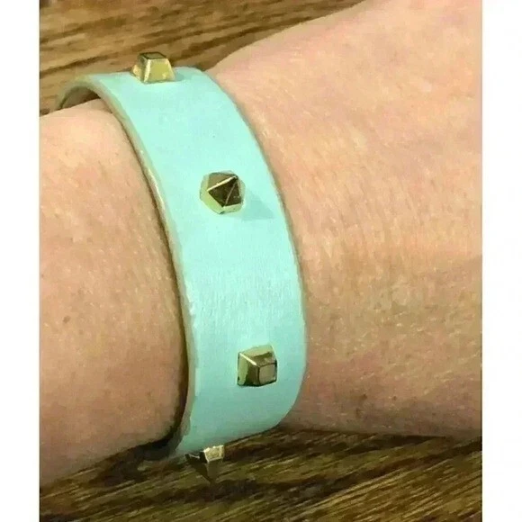 Vince Camuto Tiff. 蓝色浅绿色皮革袖口手链金色钉钉 6.5 — 第 3/4 张图片