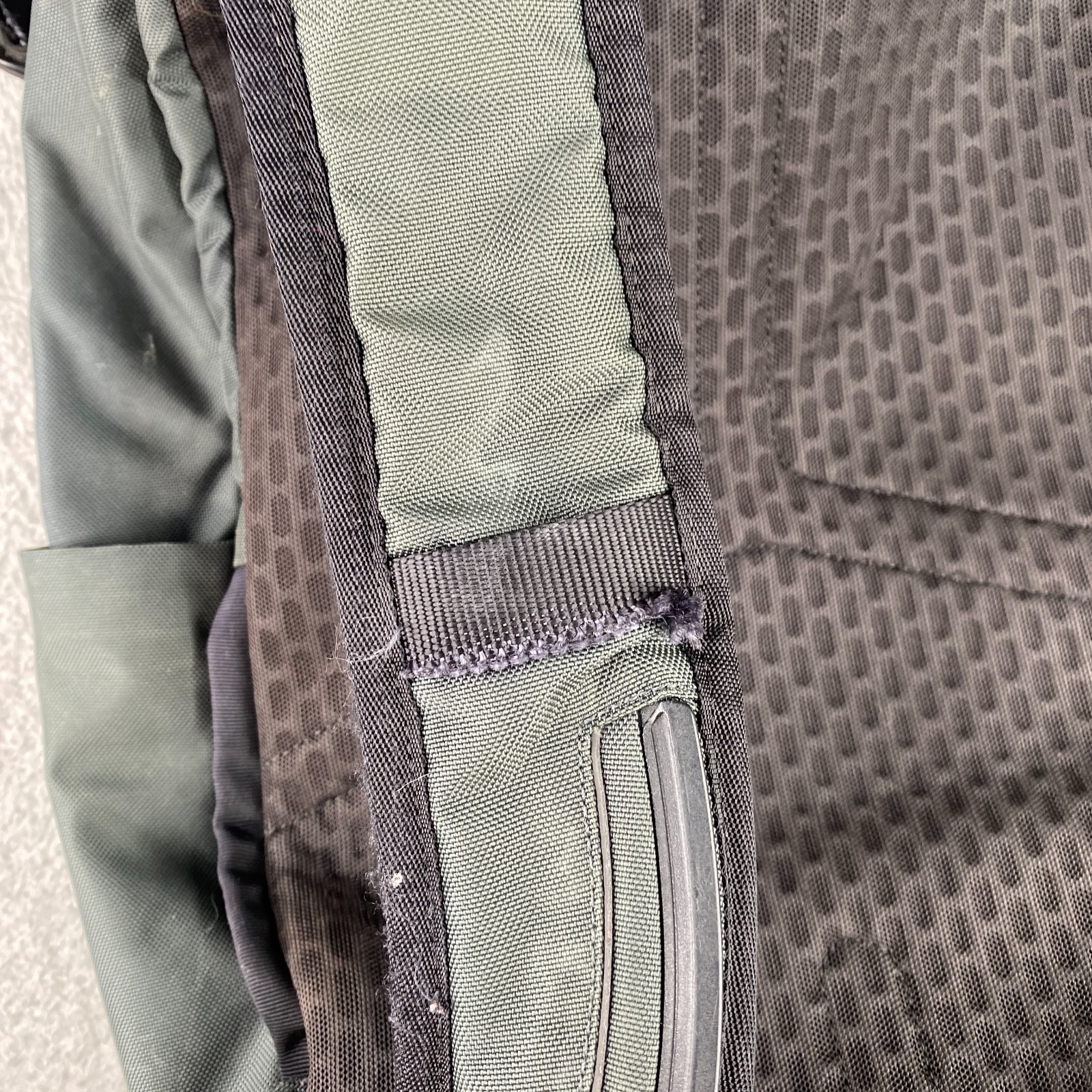 Lululemon Assert Backpack Green Canvas Adjustable… - image 11