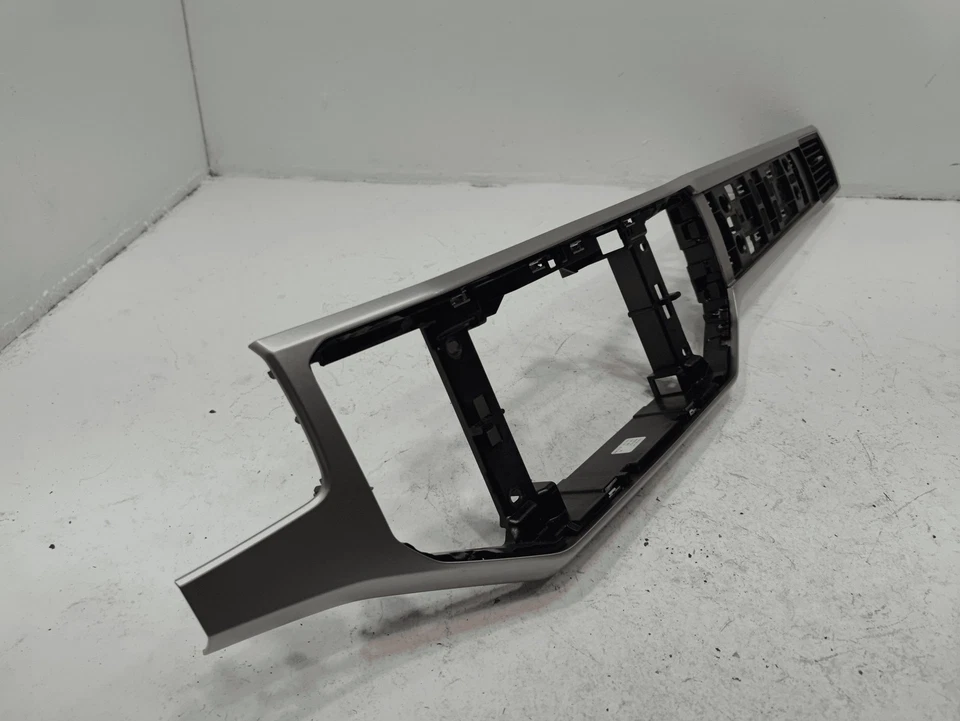 2018-2019 VOLKSWAGEN ATLAS DASH PASSENGER SIDE TRIM COVER W/ AIR VENT GRILLE OEM - Imagem 2 de 4