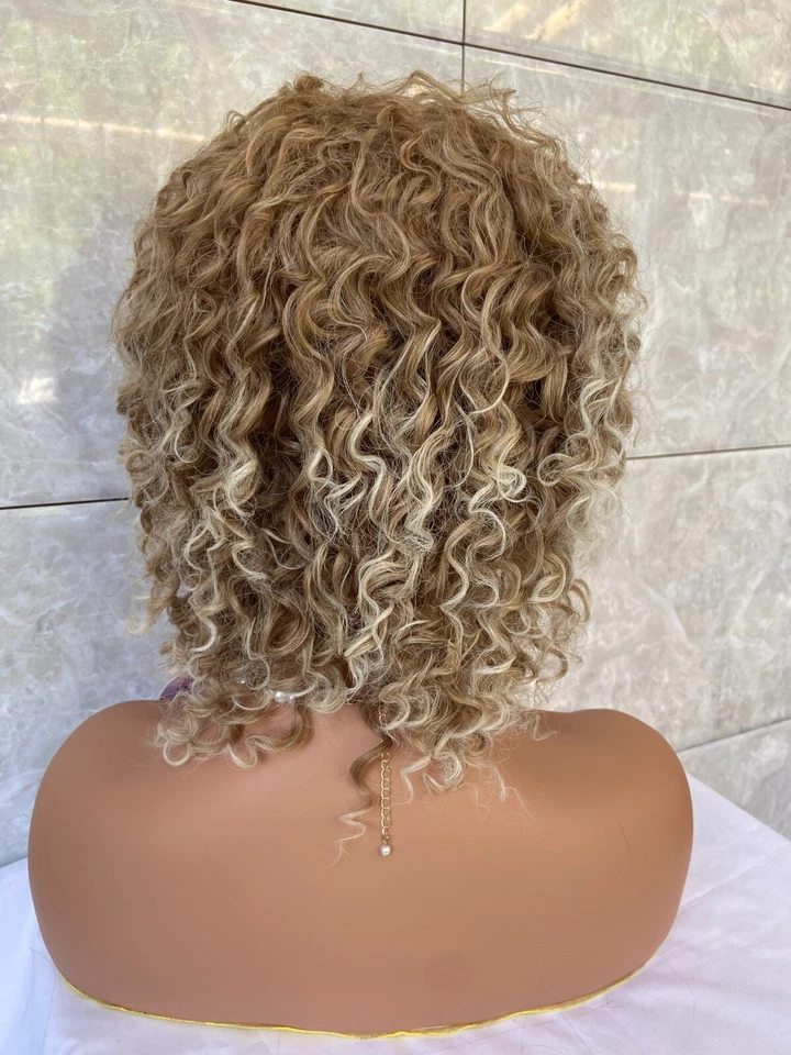 Pelucas de cabello sintético afro rizado mezcla rubia de longitud media pelucas naturales para mujeres Foto 4 de 4