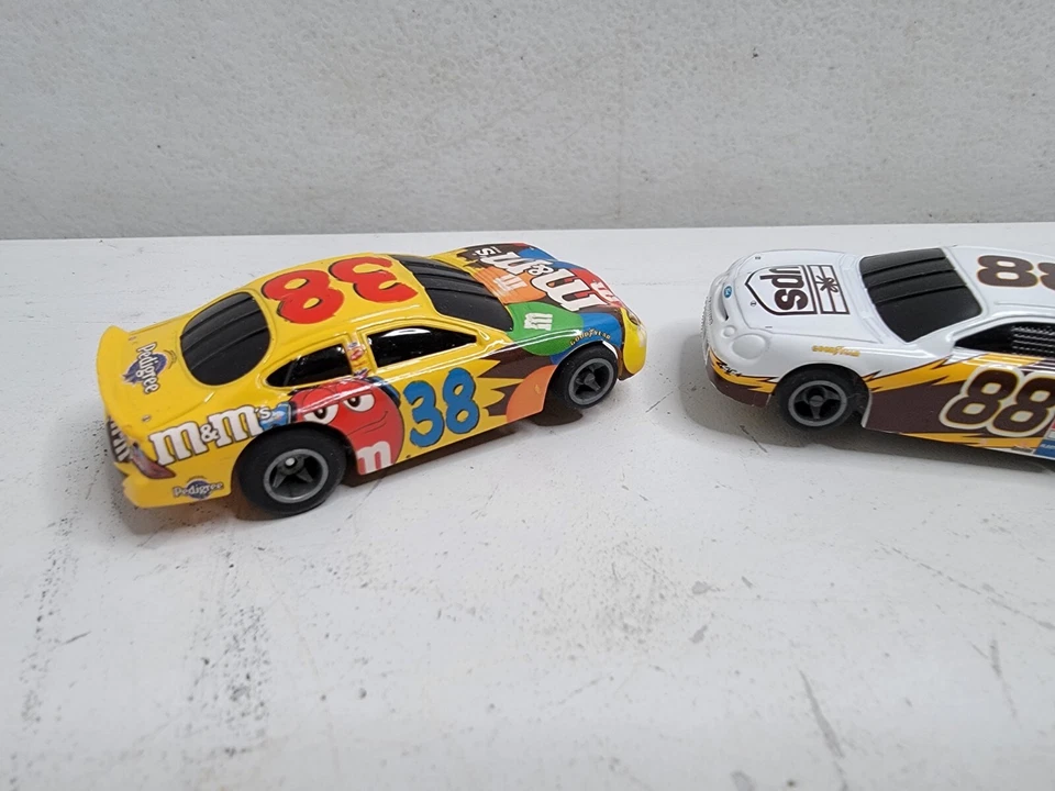 Carros de brinquedo Nascar 38 M&Ms Elliott Sadler 88 UPS Dale Jarrett escala 1:64 sem controle remoto - Imagem 2 de 4