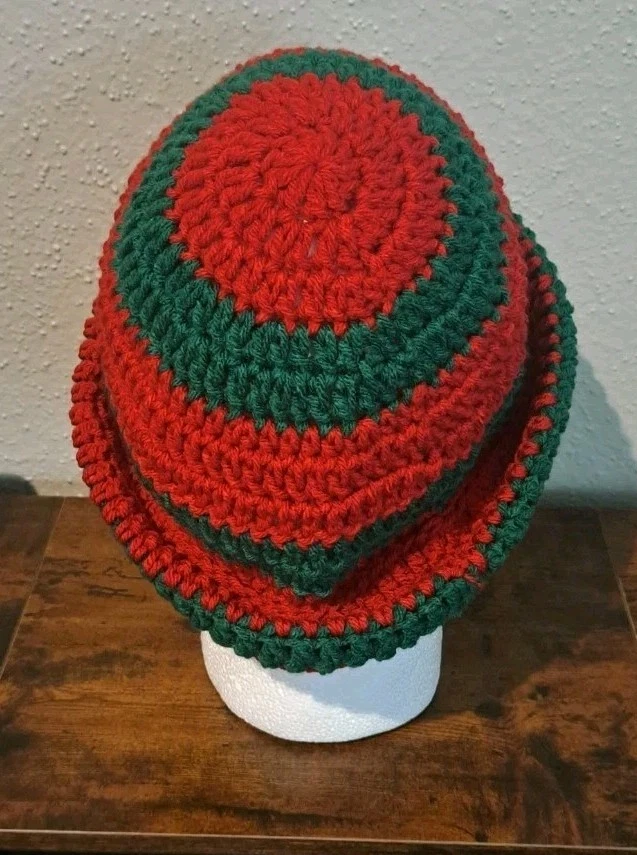 Gorro rojo y verde Foto 3 de 4