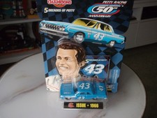 RACING CHAMPIONS RICHARD PETTY 5 DECADES OF PETTY 1966 PLYMOUTH BELVEDERE 1/64