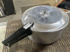 MIRRO-MATIC Pressure Cooker 6 Qt  M-0436 Aluminum USA VTG w/Lid (FC44-TOP-Q3915