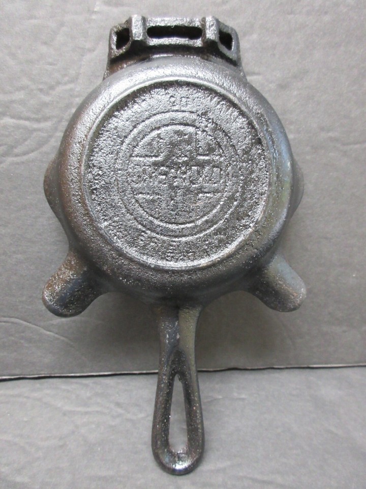 Vtg Griswold 570 Cast Iron Skillet Ashtray w Matchbook Slot Made In