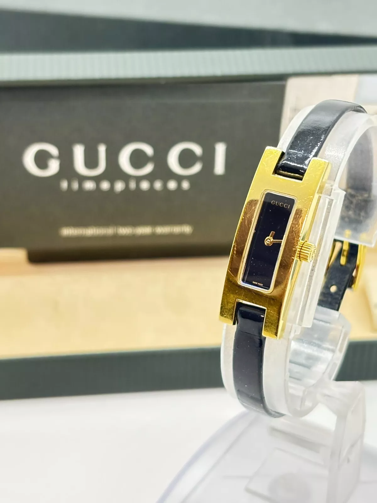 [Exc+5 avec boite] Montre Femme GUCCI 3900L Cadran Argenté Quartz Or Noir Occasion