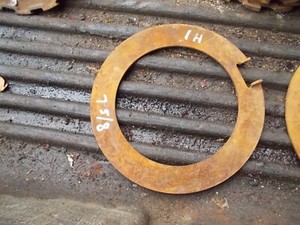 1 USED Thin STEEL For Cast Iron IH McCormick PLANTER Seed PLATE Spacer 7 5/8"