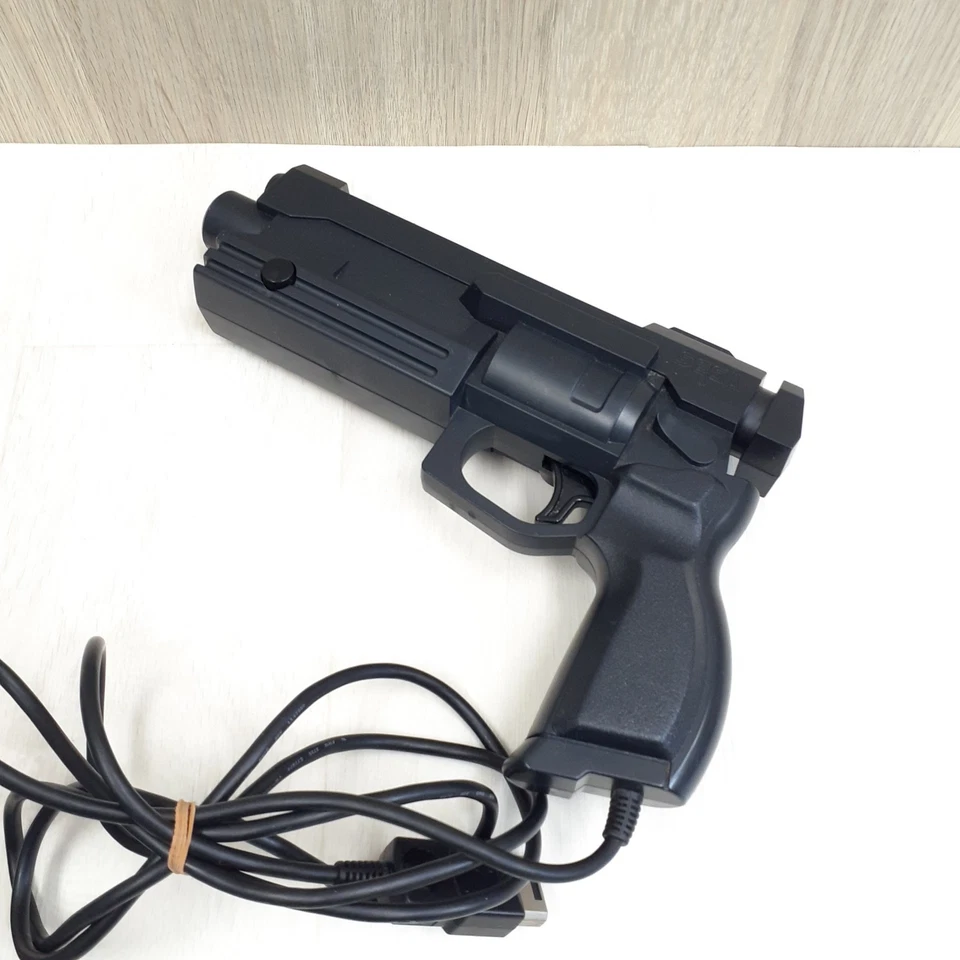 Sega Saturn Console with Virtua Gun, Virtus Stick, 3 games & memory Japan white - Image 4 of 4