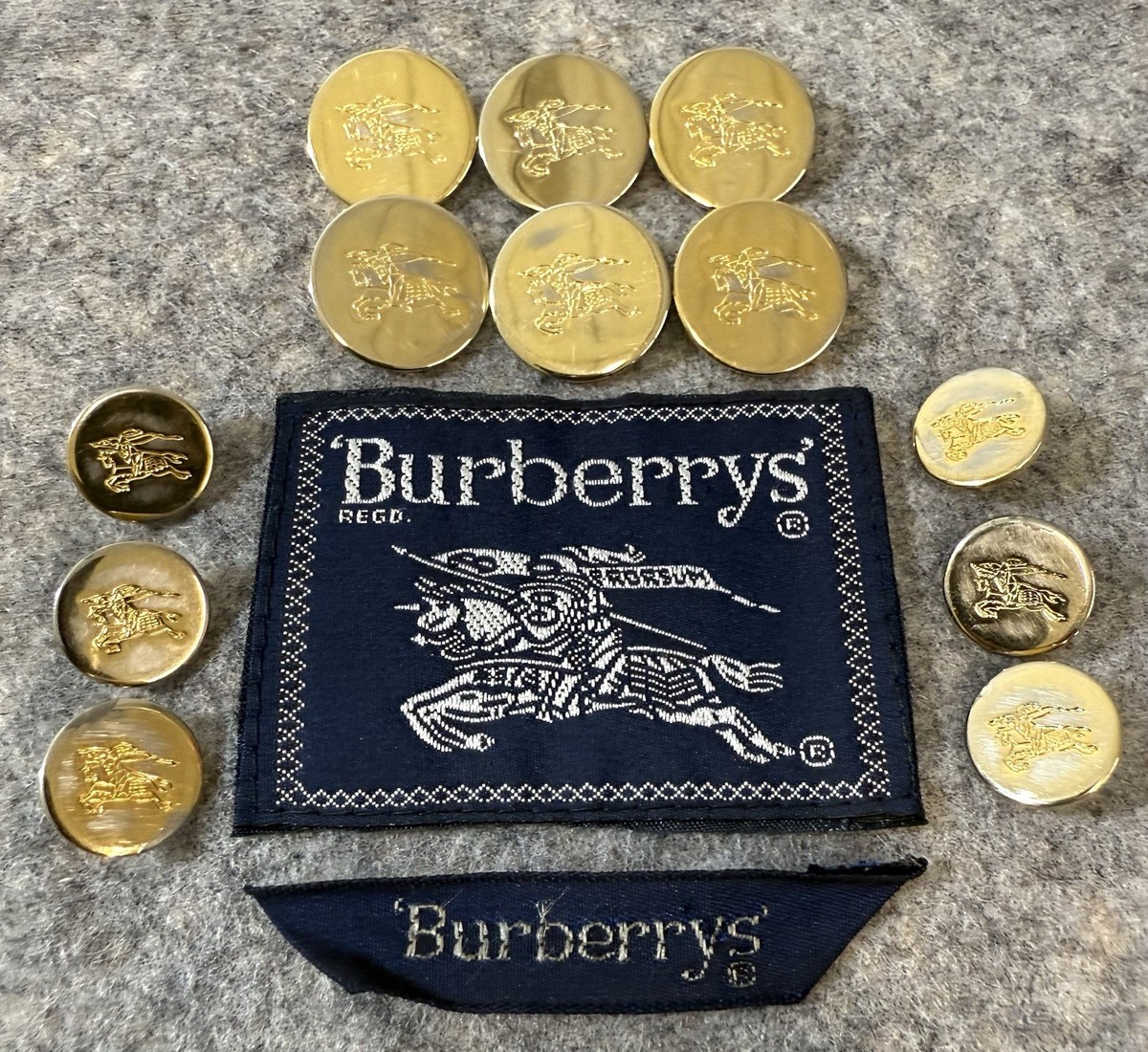 Burberry Logo Burberry O Burberrys Gold Vintage Burberry Prorsum