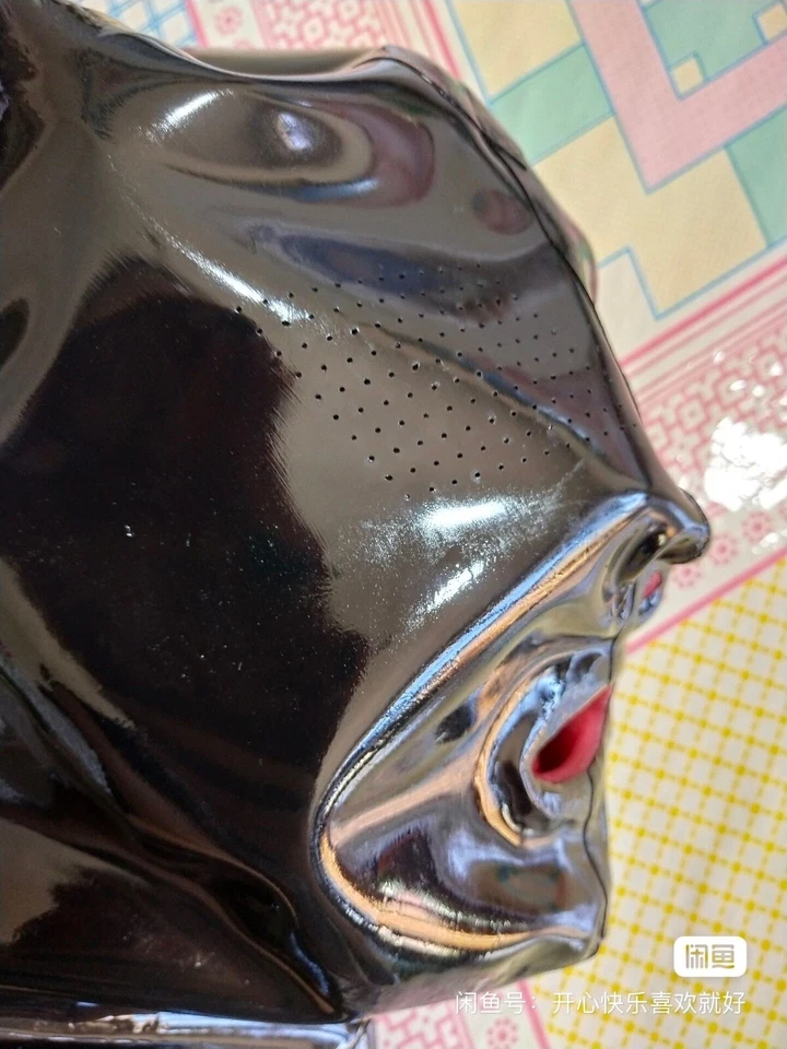 142 Latex mask with lockable zip 15cm nose tube red teeth - Image 2 of 4