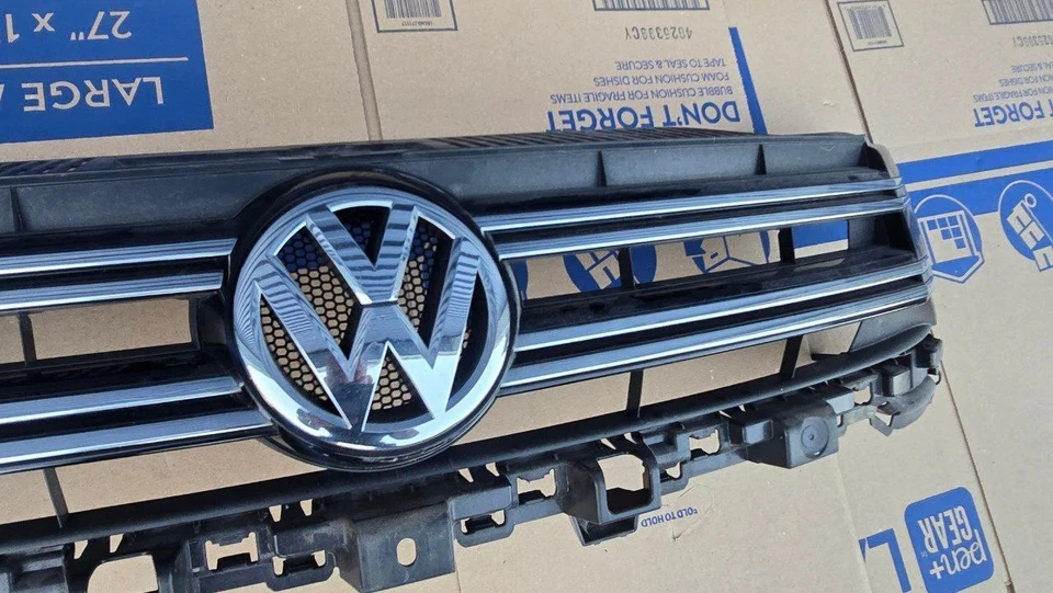 Volkswagen Tiguan VW 2012-2017 OEM parachoques delantero parrilla cromada superior Foto 4 de 4