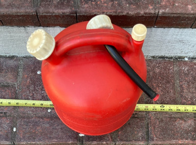 VINTAGE EAGLE 2 1/2 GALLON Red Plastic Gasoline Gas FUEL CAN, MODEL PG-3