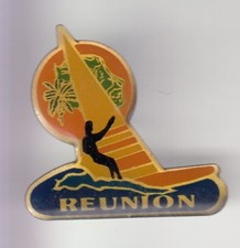 RARE PINS PIN'S .. SPORT NAUTIQUE WINDSURF PLANCHE A VOILE ILE LA REUNION  ~DP